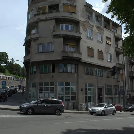 Sunflower Apartment *